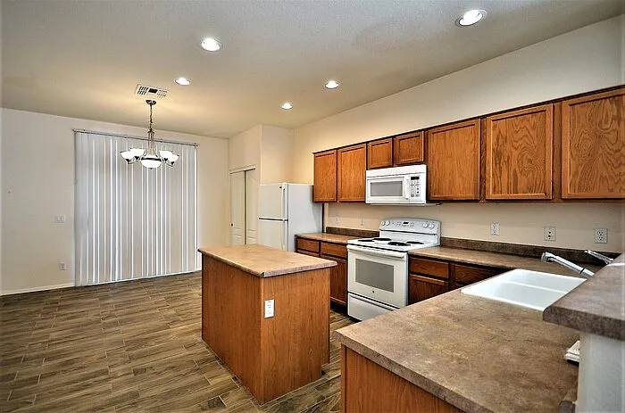 3660 E Temecula Way — Photo 3