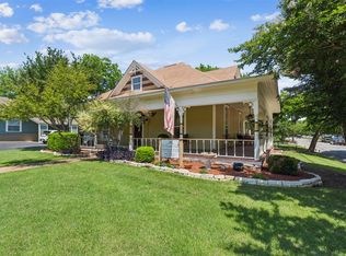 404 W Bridge St, Granbury, TX 76048
