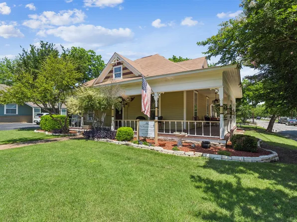 404 W Bridge St, Granbury, TX 76048