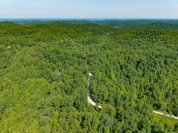 700 Clay Camp Rd, Hitchins, KY 41146