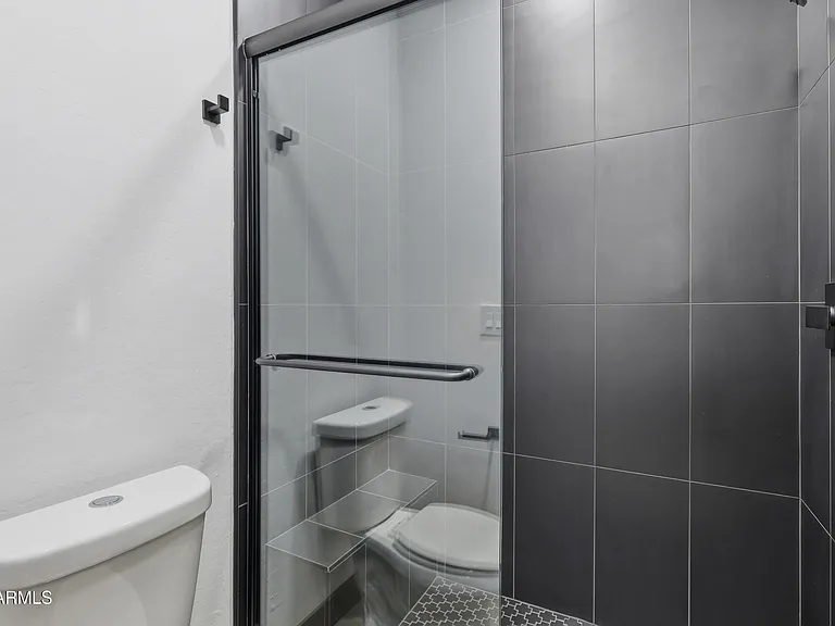 2813 E Trumbull Rd #1 — Photo 31