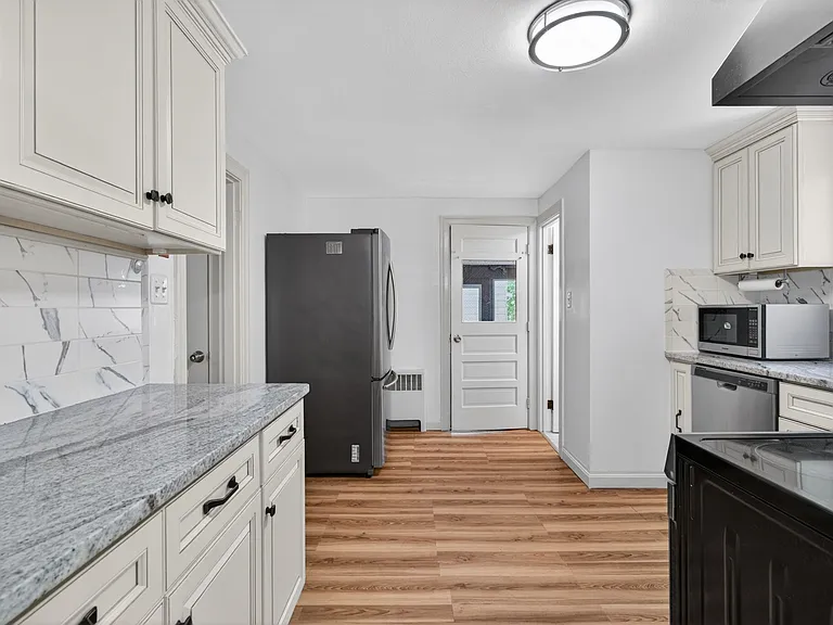 64 Redlands Rd — Photo 12