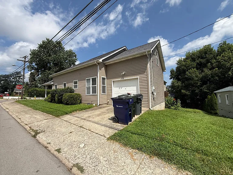 328 Ferguson St — Photo 29
