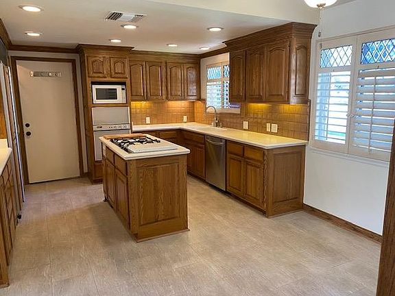 3rd image of 4640 Deseret Dr