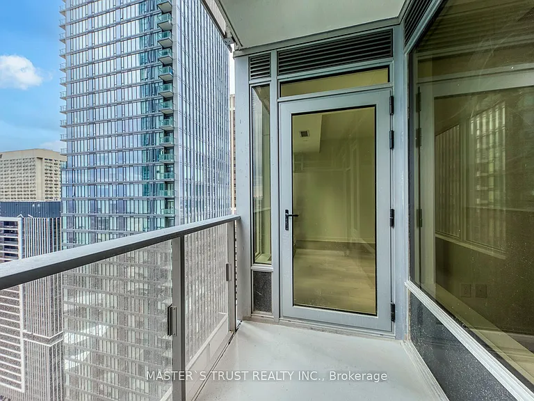 11 Yorkville Ave #2507 — Photo 22