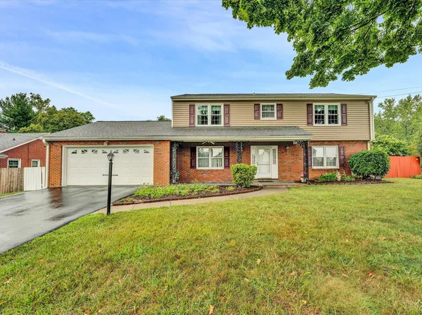 5240 Luwana Dr, Roanoke, VA 24018