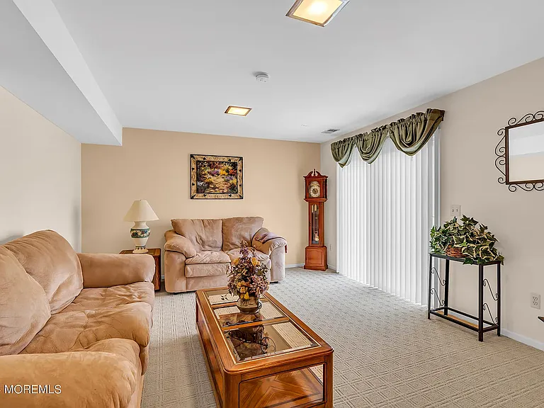10 Mistletoe Ct — Photo 9