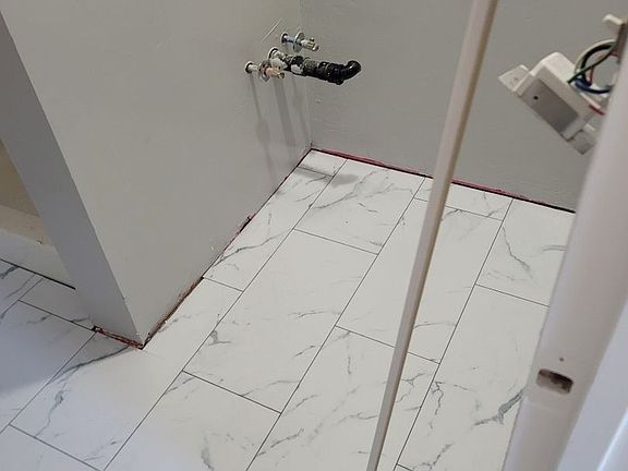 4th image of 310 W Franklin St #16