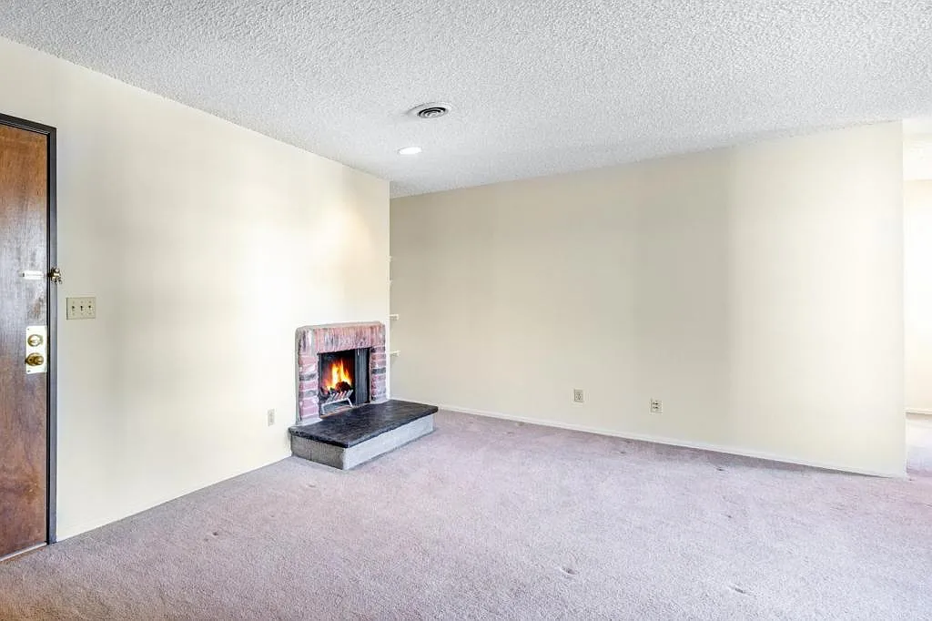 6520 Delmonico Dr, apt 306 — Photo 4