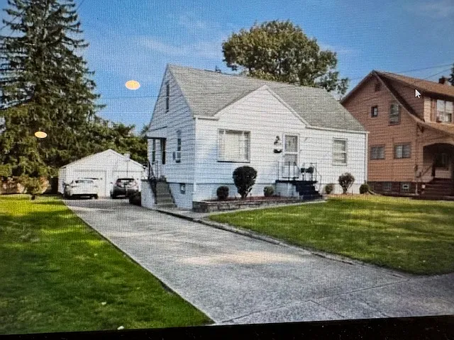 3 bed, $1,599 — Photo 2
