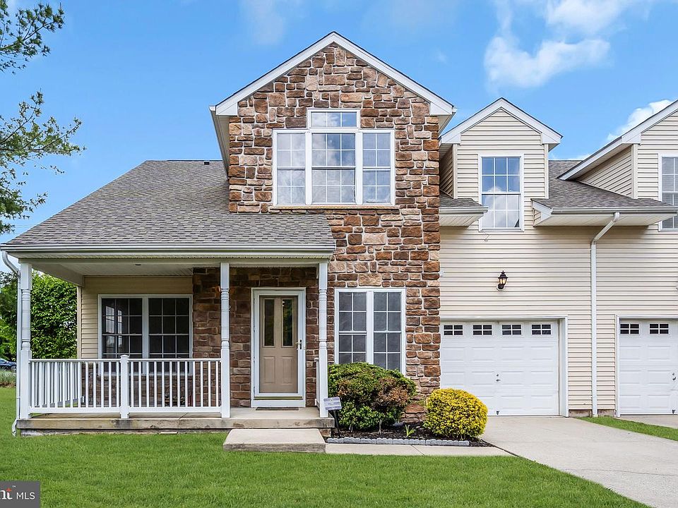 1st image of 32 Charles Cir