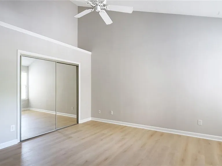 901 Wentworth Ct — Photo 17