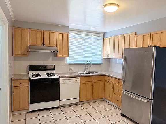 4th image of 943 Palmito Dr