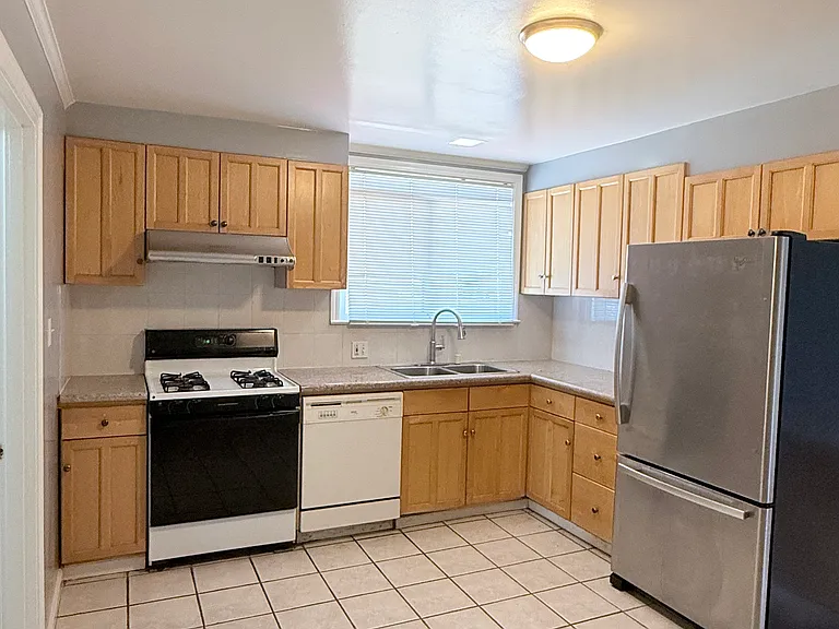 943 Palmito Dr — Photo 4
