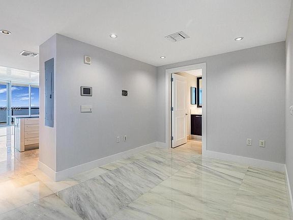 4th image of 17120 Collins Ave