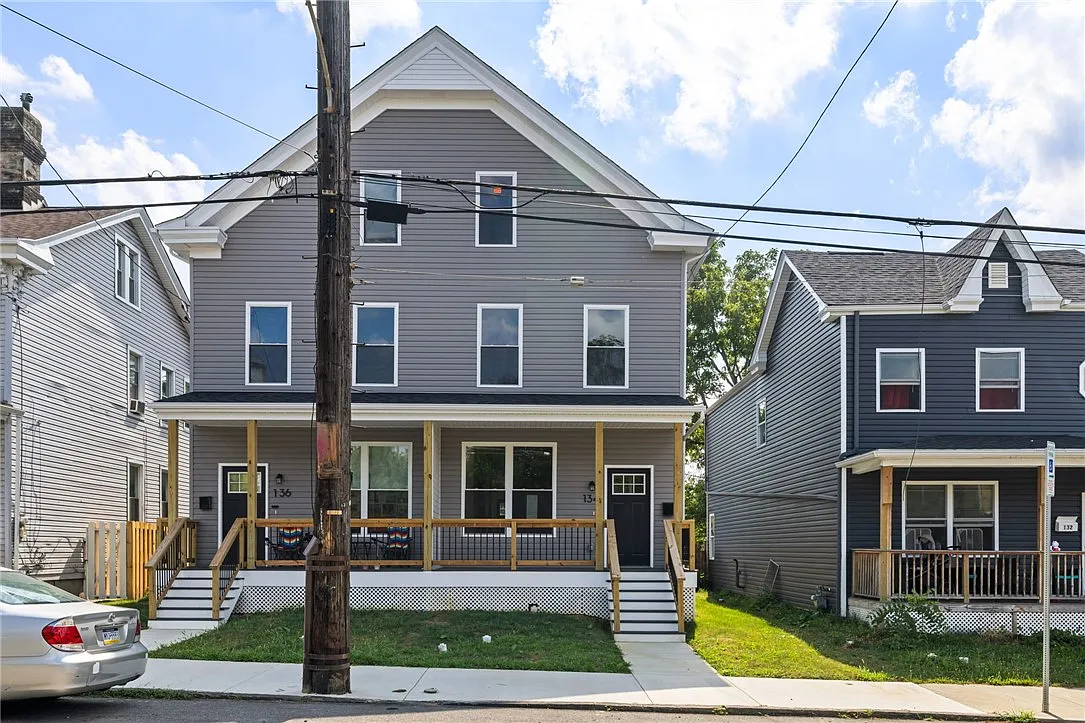 134 Mayflower St photo 1