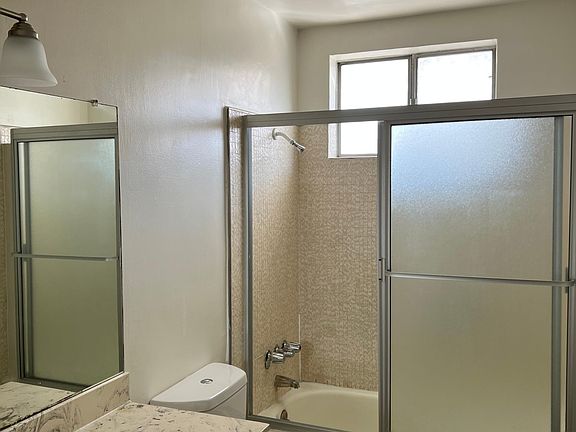 3rd image of 17830 Magnolia Blvd #4