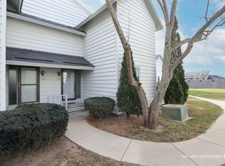 695 Wakefield Rd, Gurnee, IL 60031