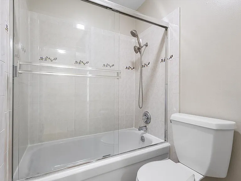 1327 Webster St #B305 — Photo 12