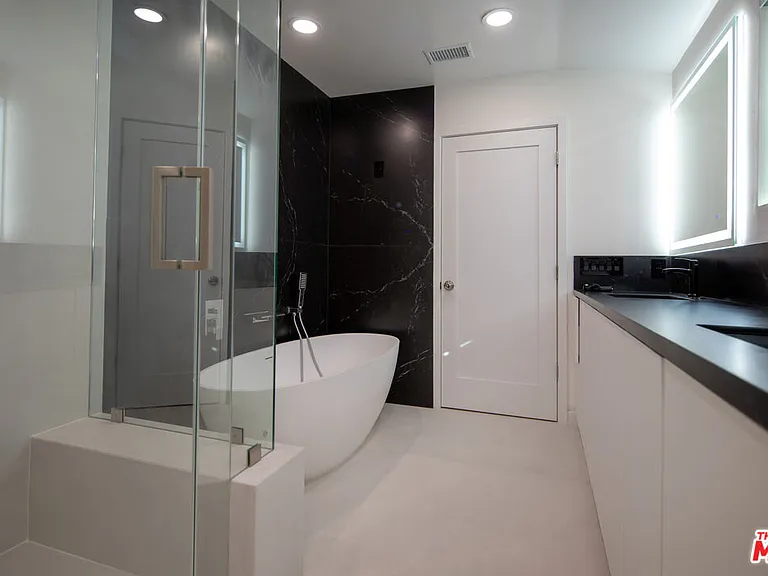 9432 Oakmore Rd — Photo 29
