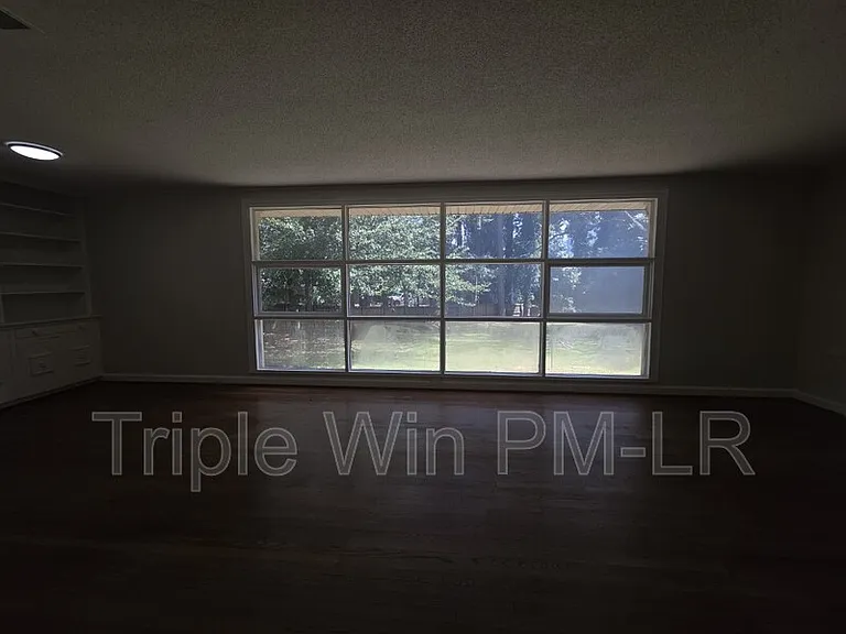 318 W Bell St — Photo 6