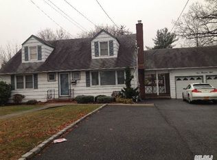 508 Secatogue Ave, Farmingdale, NY 11735