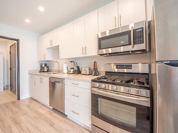 4th image of 483 Washington Blvd Unit 101