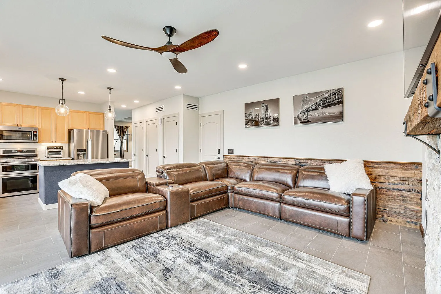 3 bed, 2.0 bath, 2109 sqft, $9,386 — Photo 3