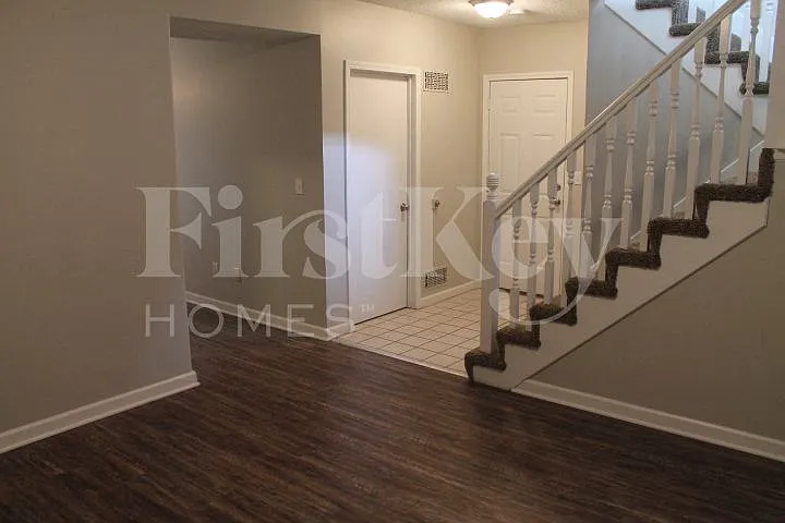 619 N Crest Dr — Photo 16