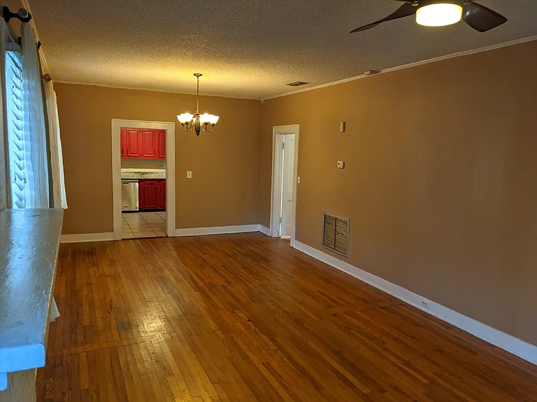 1211 Hollywood Ave — Photo 5