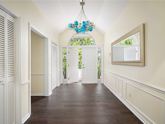 2nd image of 5880 Clubhouse Dr