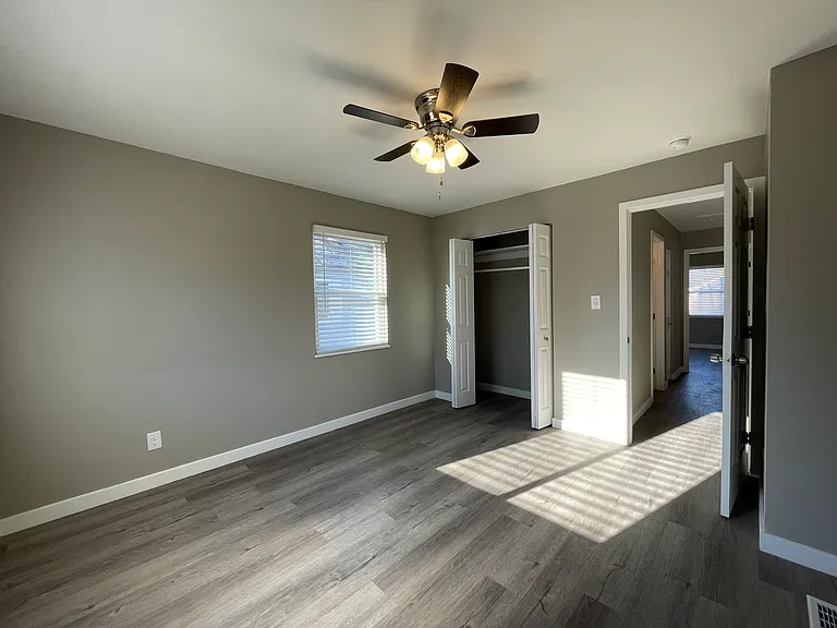 891 S Harris Ave — Photo 19