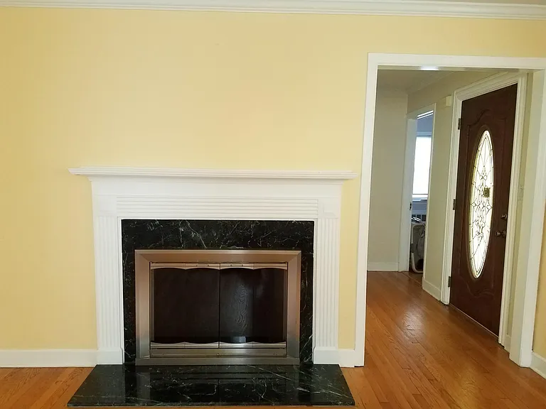 137 Holland Ave — Photo 7