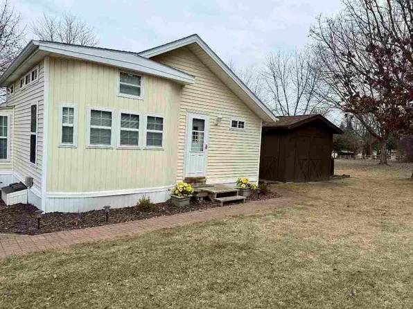 343 Campfire Cir, Edgerton, WI 53534