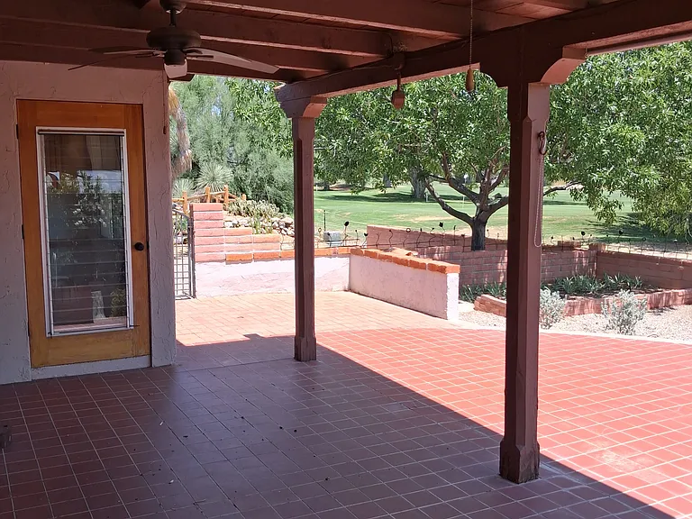 125 E Los Arcos — Photo 8