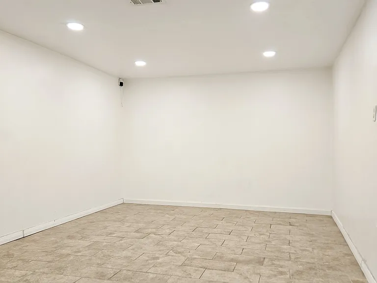 1073 S 800 E — Photo 11