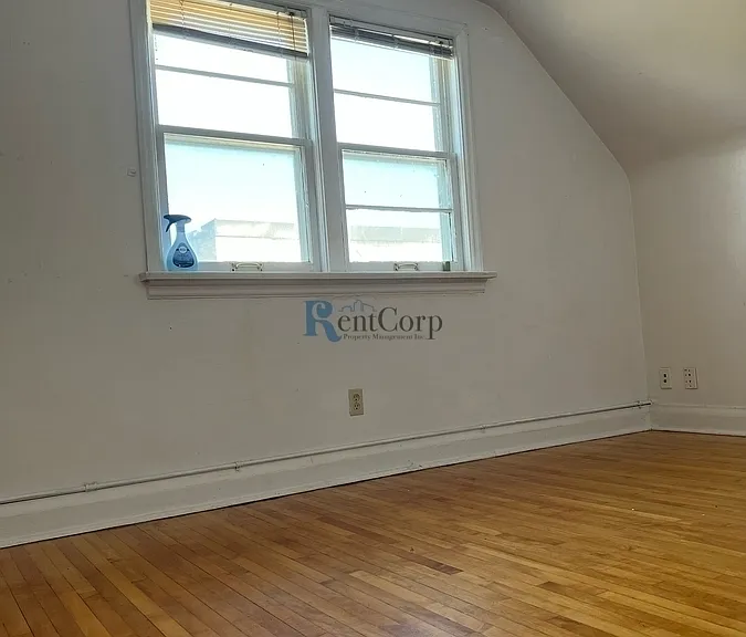379-17 Erb St W #4 — Photo 5