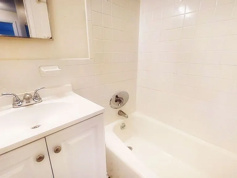 240 Main St #4 — Photo 8