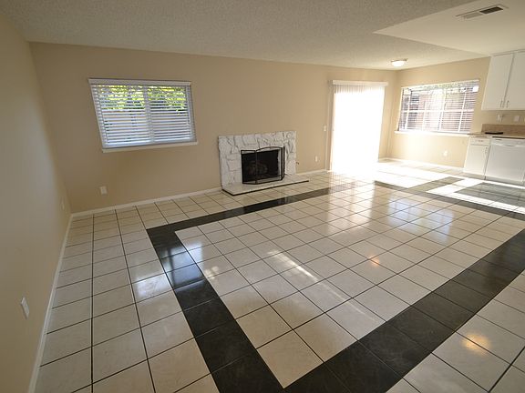 3rd image of 1651 N Barranca Ave
