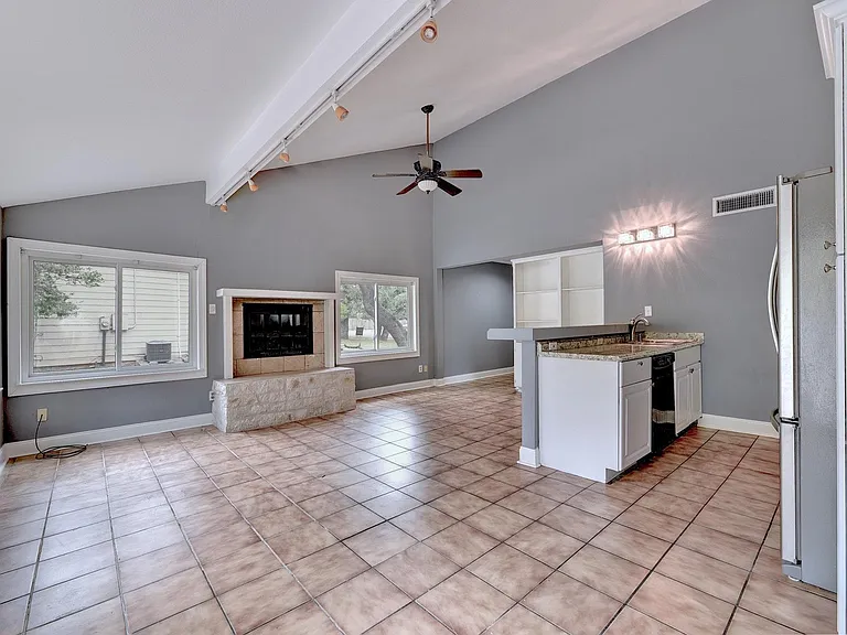 31 Marina Cir — Photo 9