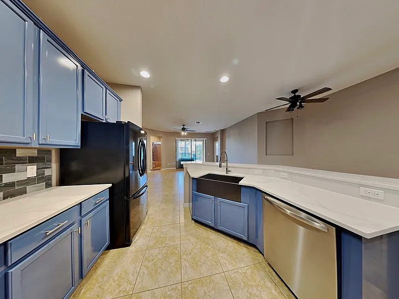 4 bed, 3.0 bath, 2400 sqft, $3,199 — Photo 4
