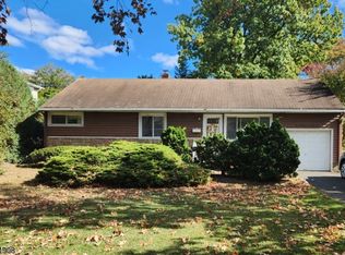 474 Oregon St, Paramus, NJ 07652
