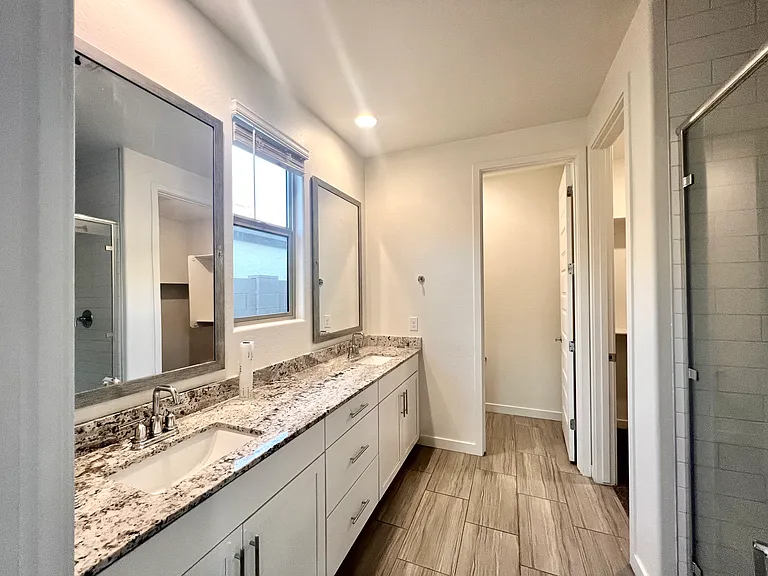 9214 W Roma Ave — Photo 15
