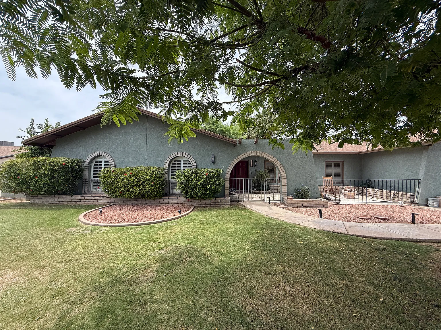 3 bed, 2500 sqft, $2,495 — Photo 2