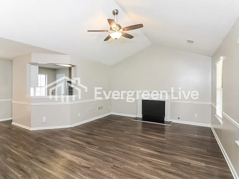 3002 Garland Dr SW — Photo 2