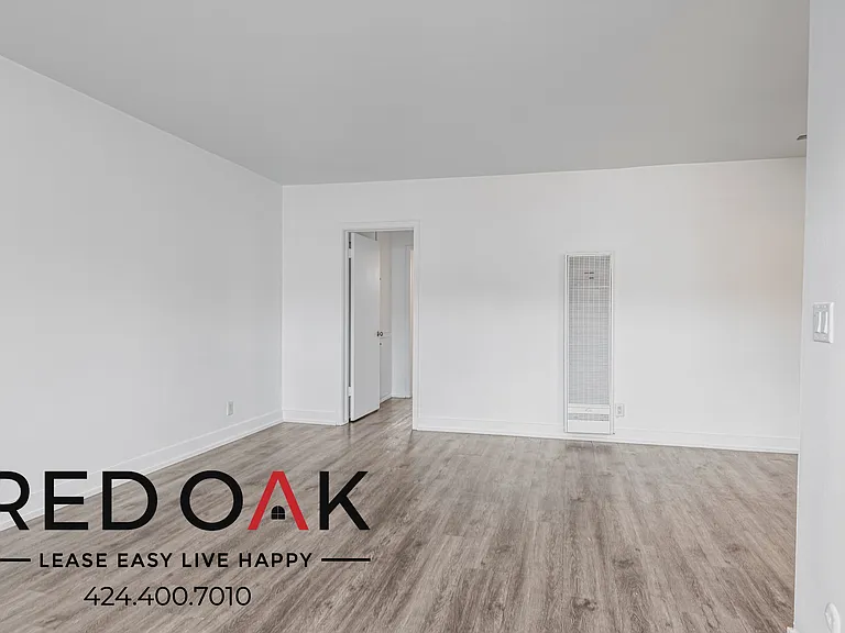 5128 De Longpre Ave #18 — Photo 4