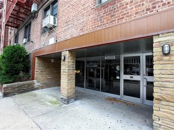 2400 East 3rd Street 406 image 2 of 18