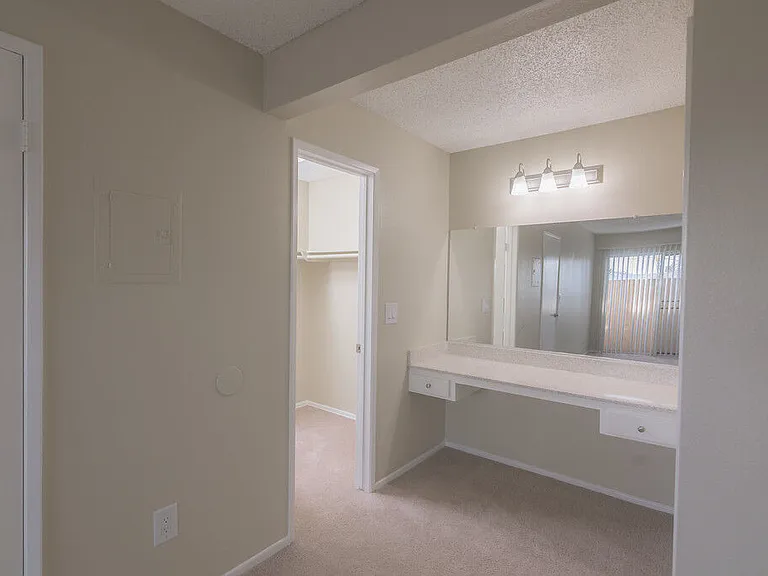 Strada Apartments — Photo 16