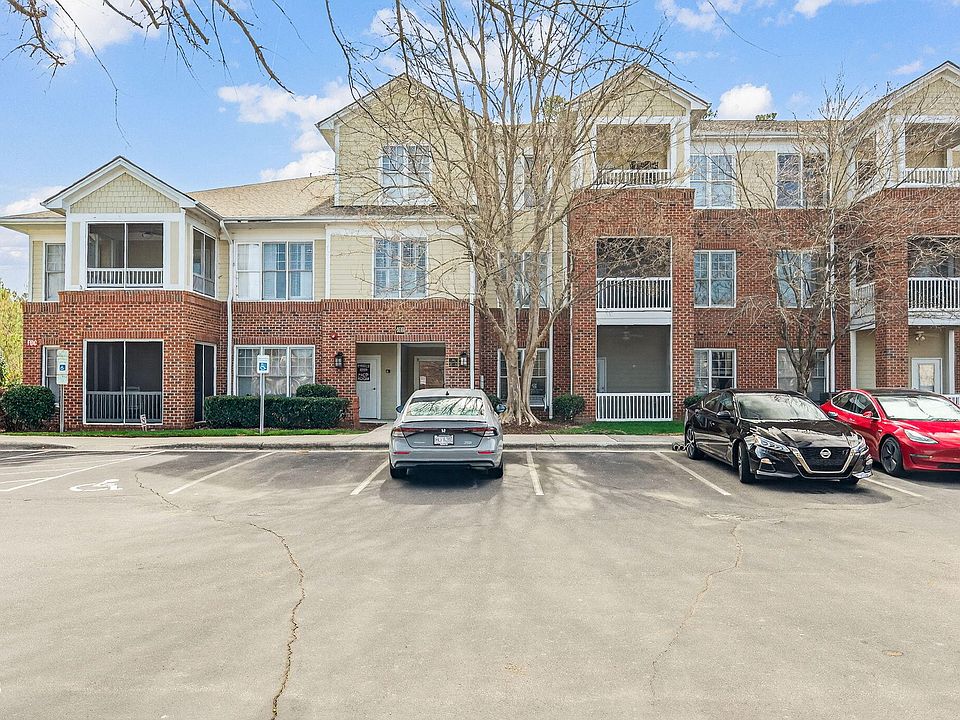 1st image of 423 Waterford Lake Dr