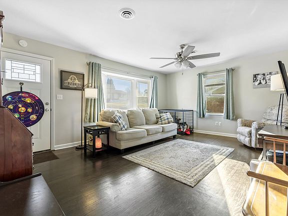 5th image of 410 Petty Ave